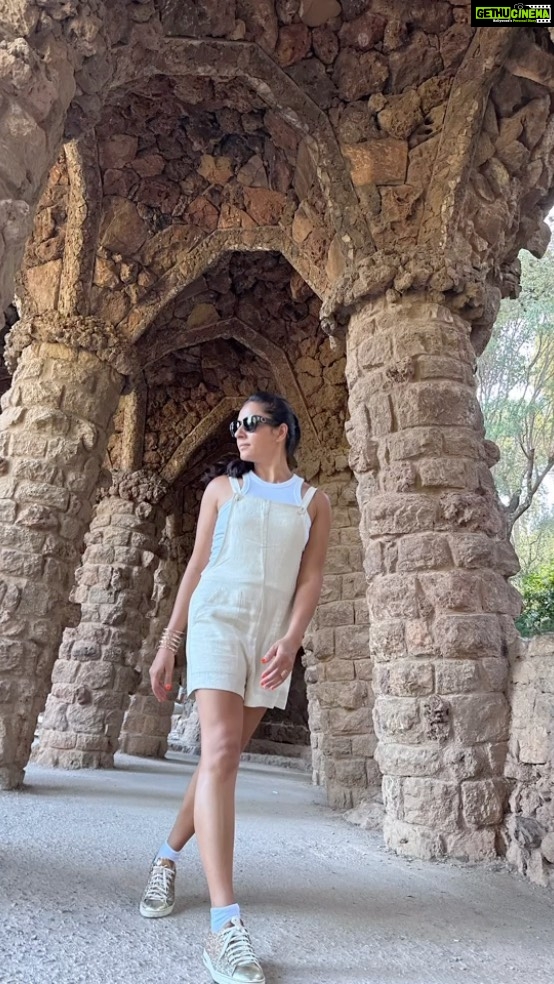 Kanchi Kaul Instagram - A walk in the park with some ravishing #gaudi art and architecture … #parkguell #beautifulday #barcelona #wanderlust #onelife #reels #reelsinstagram