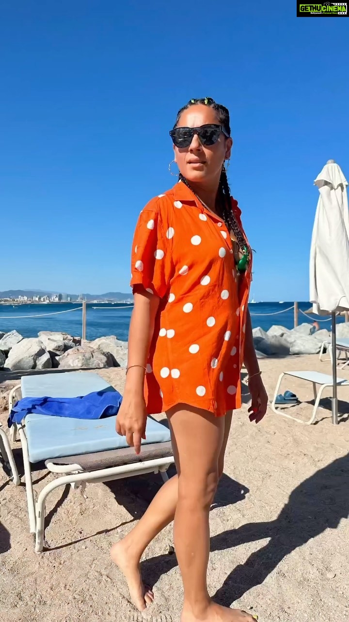 Kanchi Kaul Instagram - I wasn’t shore what to do in #Barcelona, so I went to the beach 😁👻😛 #reels #reelsinstagram #beachlife
