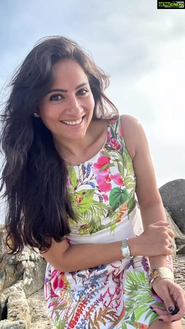Kanchi Kaul Instagram - Dining alone by the beach looks like this 😍😍😍 #porto #solotripping #throwback #reels #reelsinstagram #boanova