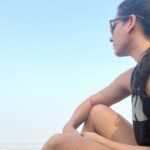 Kanchi Kaul Instagram - Create the life you cant wait to wake up to ….. #earlymorning #beach #airplanes #breathe 🚴‍♀️🚴‍♀️🚴‍♀️🥰 #reels #reelsinstagram