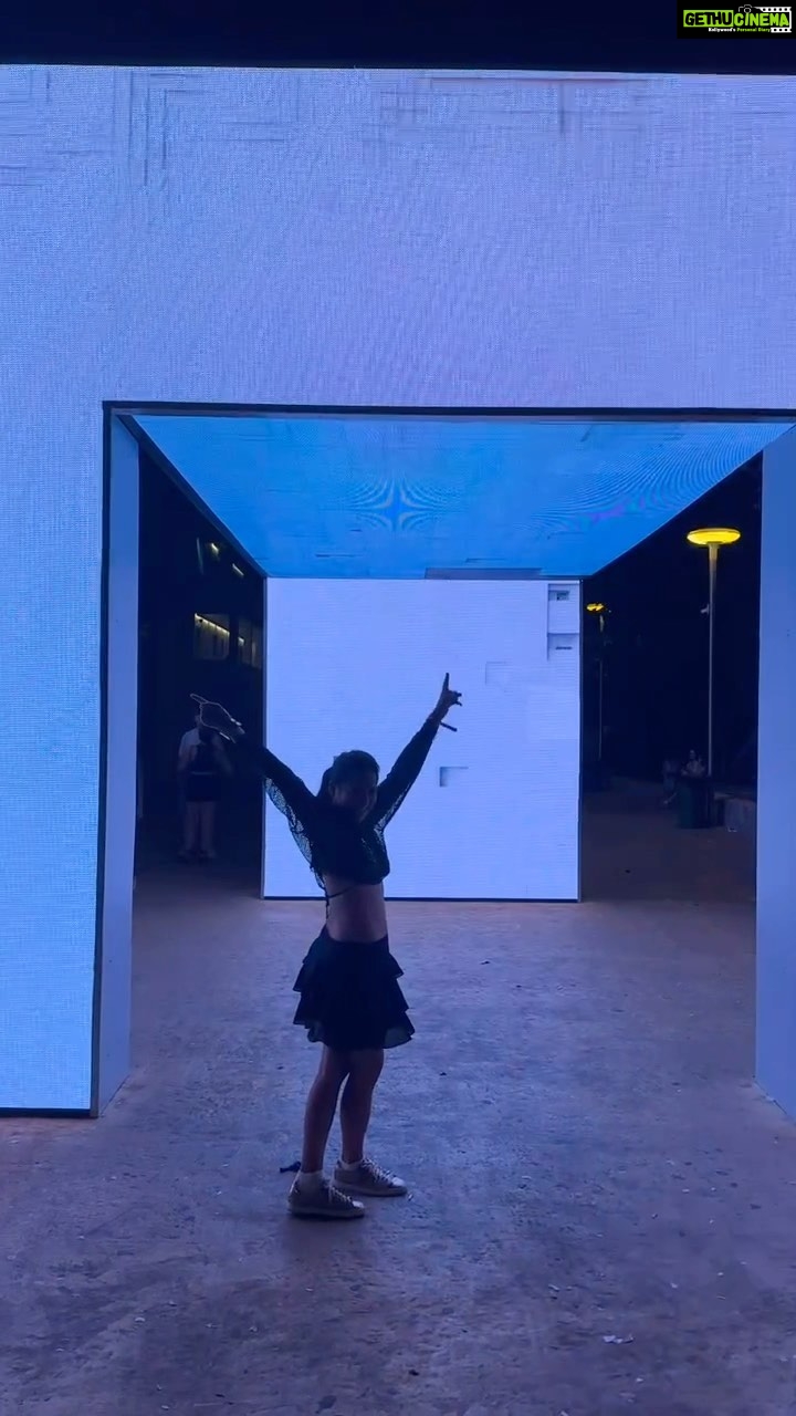 Kanchi Kaul Instagram - Hello weekend 🤩 #amnesia #elrowart #reels Ibiza