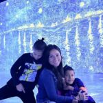 Kanchi Kaul Instagram - What better way for immersive art , than #vangogh and #starrynight , with my littles 😍 #weekend #neveradullmoment #onelife #impressionism #poetry #artwork