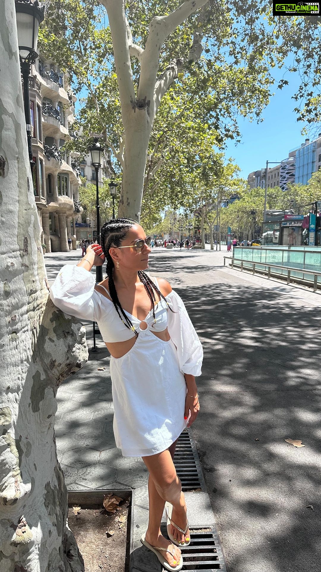 Kanchi Kaul Instagram - 😃Oh my #Gaudí, I just love #Barcelona!👻✅🌺💖 #reels #reelsinstagram #wanderlust