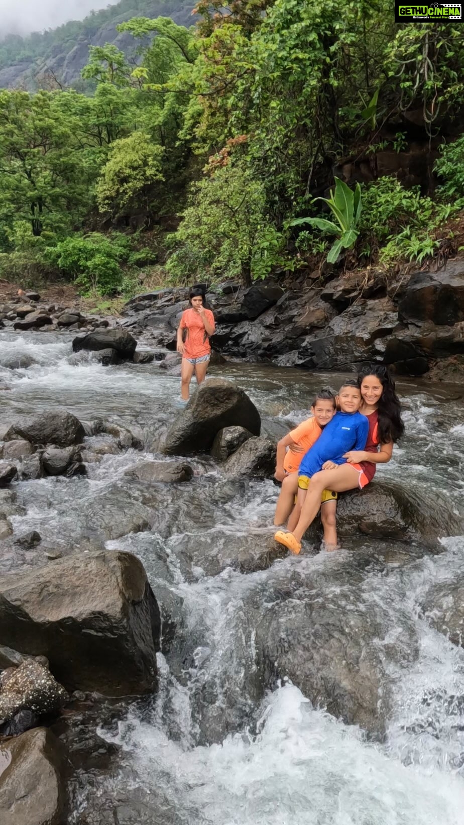 Kanchi Kaul Instagram - The loveliest Stream treks in the monsoon with my brood… and ofcourse MULTI… who never leaves us where ever we go🥰🥰🥰🌧️🌧️🌧️ #multi #dogwhostreamtreks😍 #adventure #onelife #nature #monsoon #happyholidays #theadventuresofAI #reels #reelsinstagram #pristine #stream