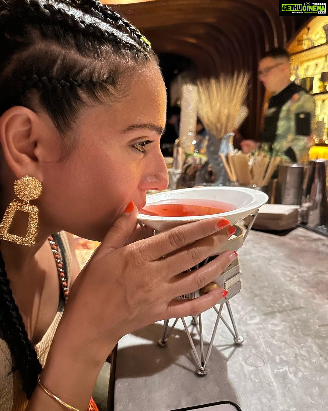 Kanchi Kaul Instagram - Hidden behind a fridge door inside a pastrami shop comes the worlds best bar #paradiso #mixology #cocktails #topnotch #barcelona #worlds50best #number1 πΈπ