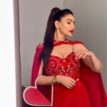 Kangna Sharma Instagram - Outfits by - @kamli_fashion MUA - @makeup_asfaque Kangnasharma16 #actor #show #dubai #dxb #kslive