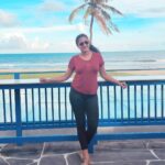 Kaniha Instagram - The salty breeze, the sound of waves, the smell of the ocean... This painting like place..in Chennai @beach_terrace #thalasophile #chennai #beach #water #oceanlover Chennai, India