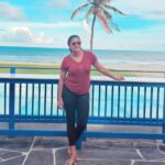 Kaniha Instagram - The salty breeze, the sound of waves, the smell of the ocean... This painting like place..in Chennai @beach_terrace #thalasophile #chennai #beach #water #oceanlover Chennai, India