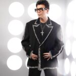 Karan Johar Instagram - Bling it on….. shot for the finale of @indiasgottalentofficial …. Styled by @ekalakhani in @falgunishanepeacockindia 📷 @maajidkhan88