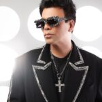 Karan Johar Instagram - Bling it on….. shot for the finale of @indiasgottalentofficial …. Styled by @ekalakhani in @falgunishanepeacockindia 📷 @maajidkhan88
