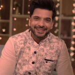 Karan Kundrra Instagram - Enhance your festive experiences with the captivating #FestiveAura, thanks to the remarkable vivo V29's Night Portrait with Smart Aura Light. Can you spot the remarkable difference in the aura light feature? Enrich your festive season by treating yourself to the unmatched delight of owning the vivo V29 today! #vivoV29 #TheMasterpiece #DelightEveryMoment #ThePortraitMasterpiece #vivoindia