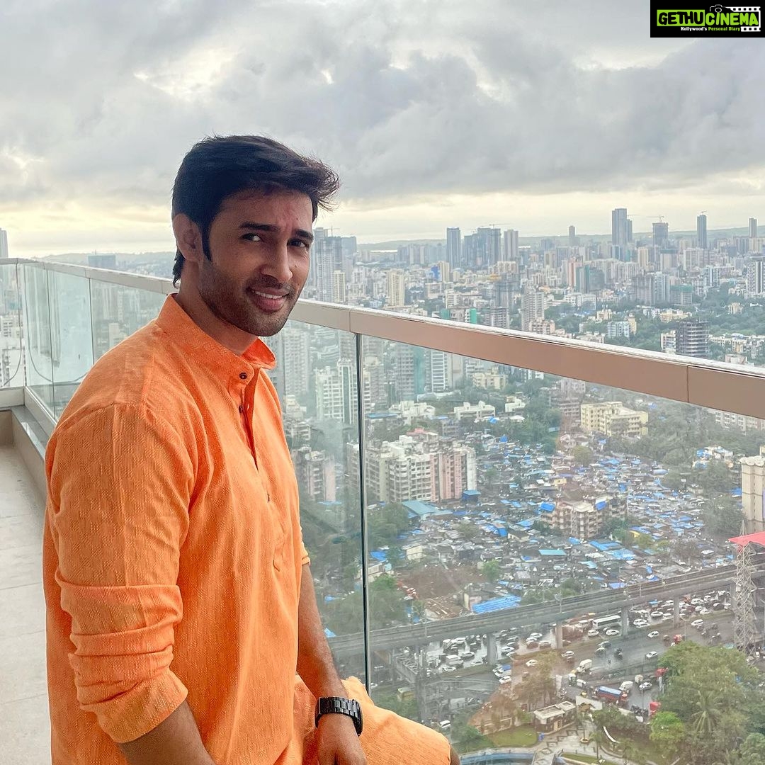 Karan Sharma Instagram - Had great Darshan of Bappa at your new house sir @soorajthapar @diptisthapar .. May Bappa Bless you with lots of happiness and success! π€πβ€οΈ ! - . kuch purane dost bhi mil gaye ππ ! @i_ashisinghh @sharainkhanduja_official @ridtiwari