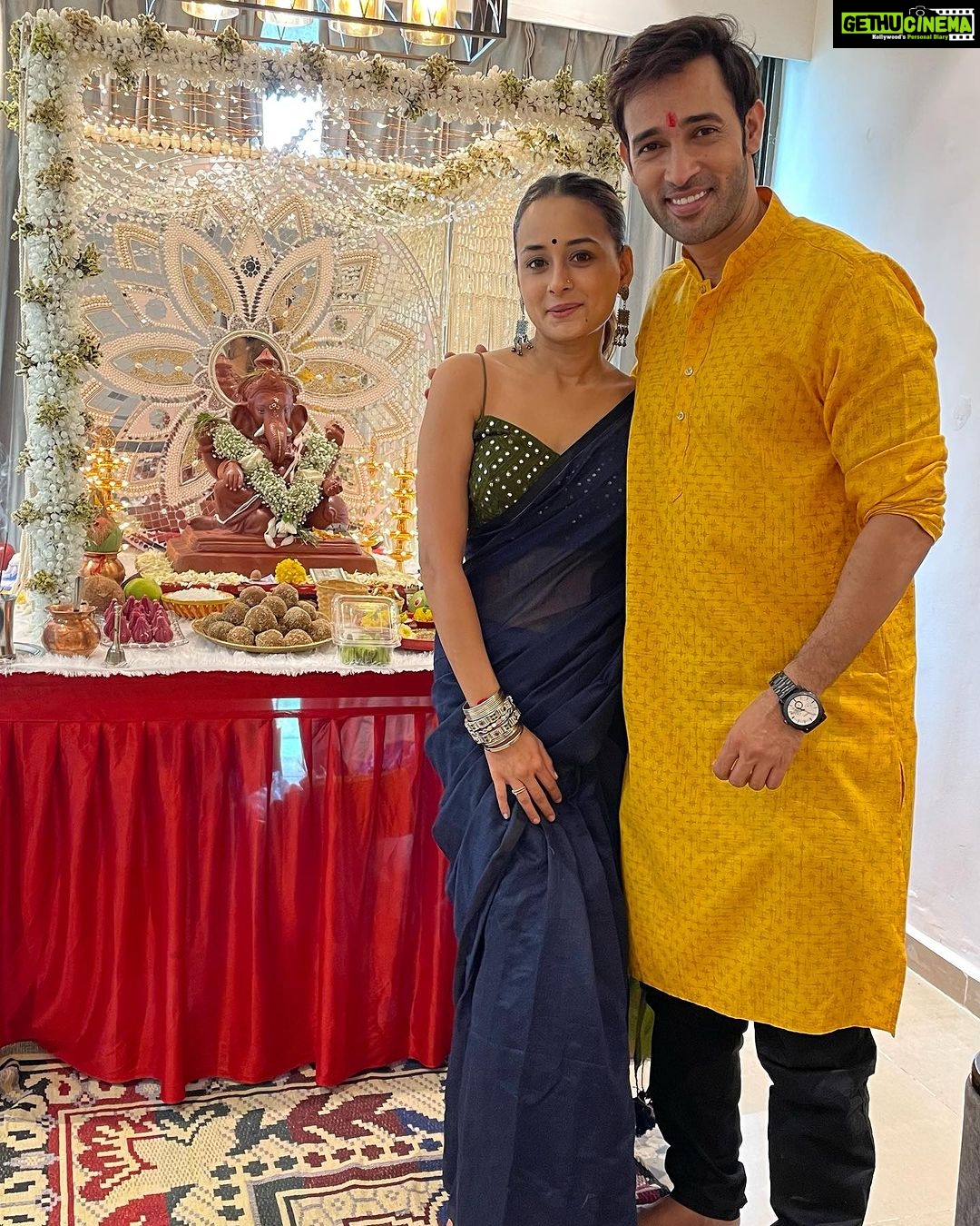 Karan Sharma Instagram - Had great Darshan in two days still more Darshan pending π¬..May BAPPA Bless you all π€π@iam_snehajain @aloknarulaofficial @jeevanshchadha @acharaya_karun ! #ganeshchaturthi #karansharma . . PS : more Dashan pics coming soon !