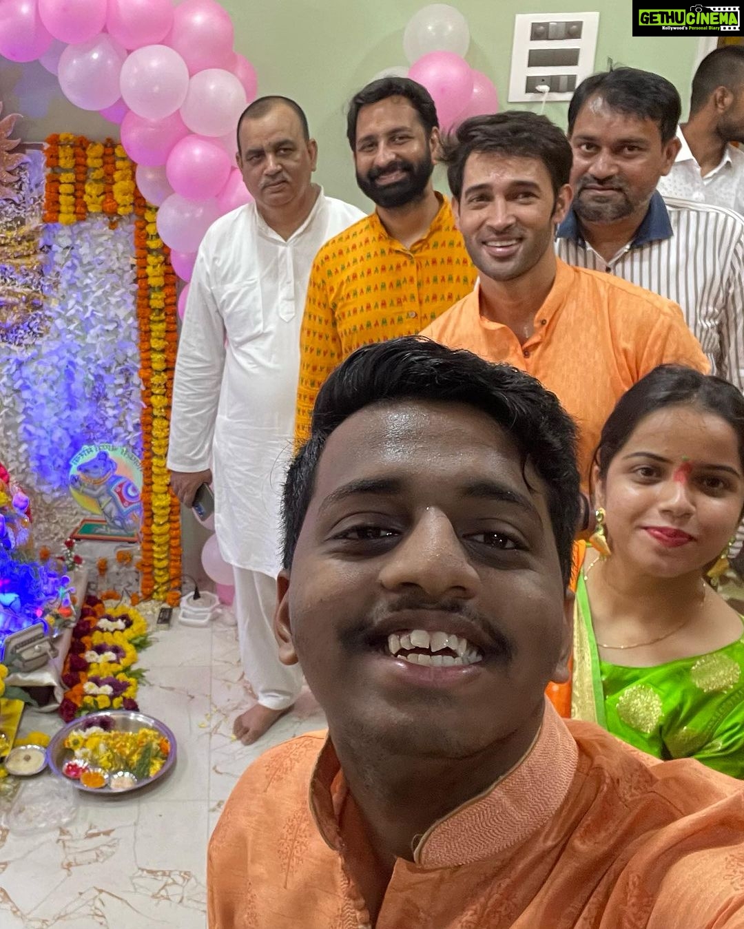 Karan Sharma Instagram - Had great Darshan in two days still more Darshan pending π¬..May BAPPA Bless you all π€π@iam_snehajain @aloknarulaofficial @jeevanshchadha @acharaya_karun ! #ganeshchaturthi #karansharma . . PS : more Dashan pics coming soon !