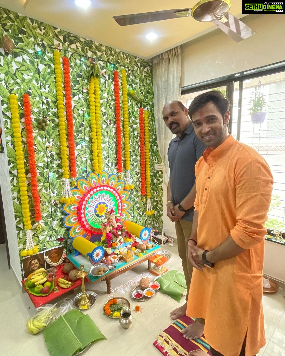 Karan Sharma Instagram - Had great Darshan in two days still more Darshan pending π¬..May BAPPA Bless you all π€π@iam_snehajain @aloknarulaofficial @jeevanshchadha @acharaya_karun ! #ganeshchaturthi #karansharma . . PS : more Dashan pics coming soon !