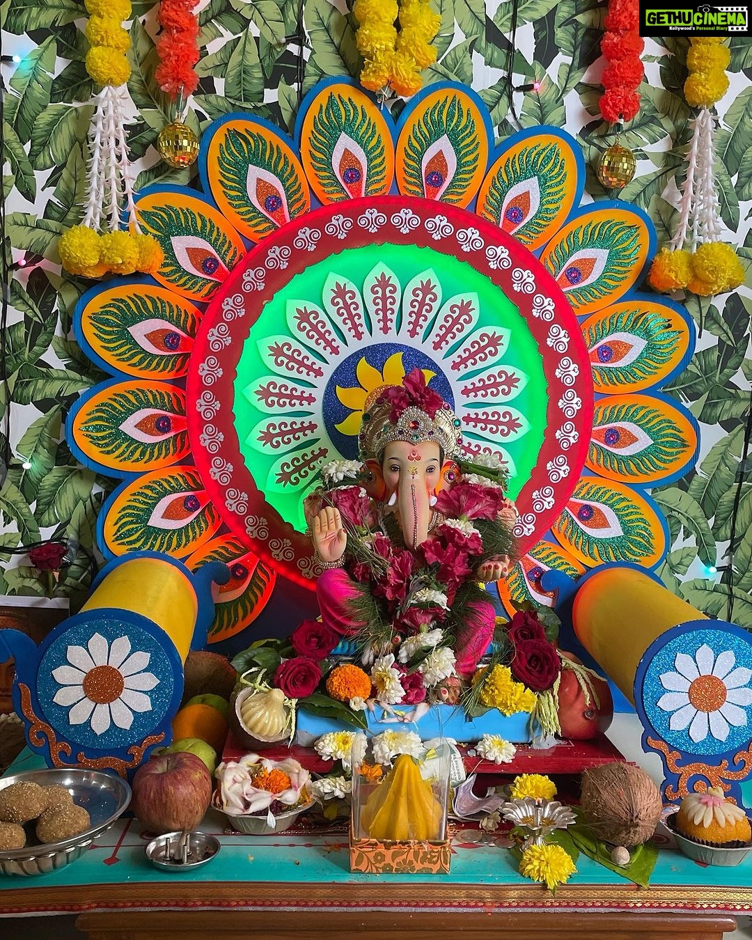 Karan Sharma Instagram - Had great Darshan in two days still more Darshan pending π¬..May BAPPA Bless you all π€π@iam_snehajain @aloknarulaofficial @jeevanshchadha @acharaya_karun ! #ganeshchaturthi #karansharma . . PS : more Dashan pics coming soon !