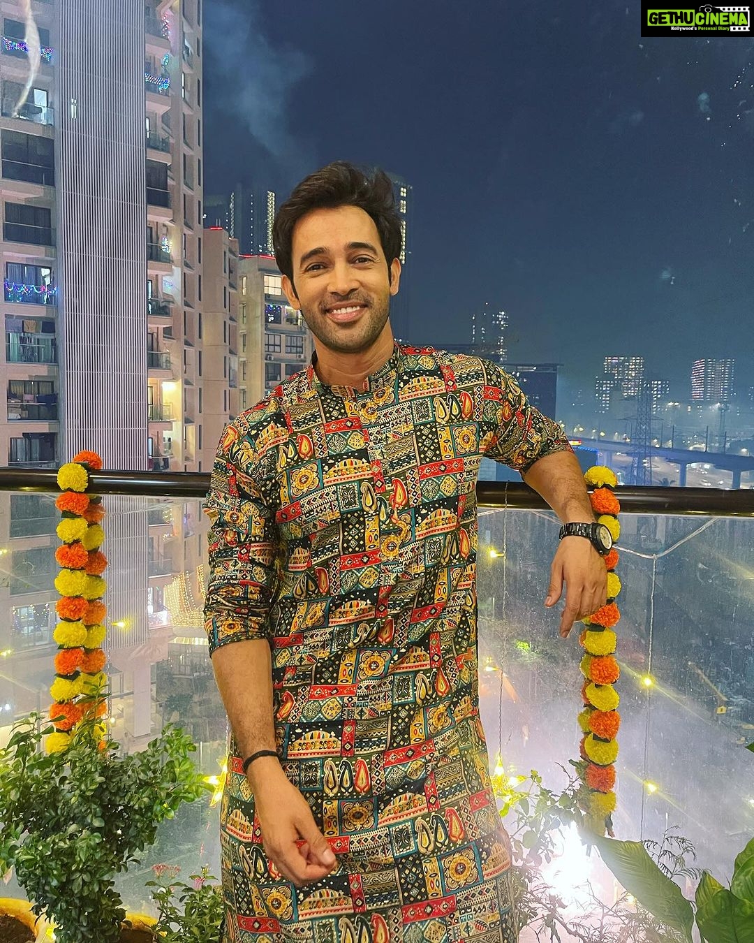 Karan Sharma Instagram - Diwali night fun 🤩- Happy Diwali guys 🪔🤗❤️ ! #happydiwali #karansharma