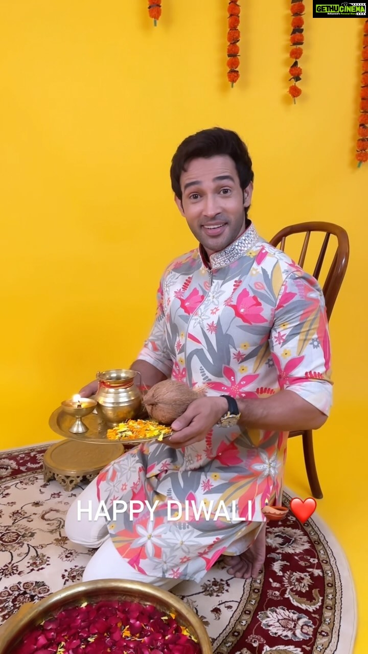 Karan Sharma Instagram - Happy Diwali eveyone 🪔❤️🤗 …Wishing that the divine lights of Diwali bring peace, prosperity, health, and love to your life. ! #happydiwali #karansharma #blessings
