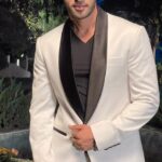Karan Sharma Instagram - All I wanna say that .. My music video MERA CHAND IS already RELEASED …Have you watched it - LINK IN BIO 😃😉❤️! . . Styling by @ravina__rajput6 @virdikanika Designed by @satvastudios