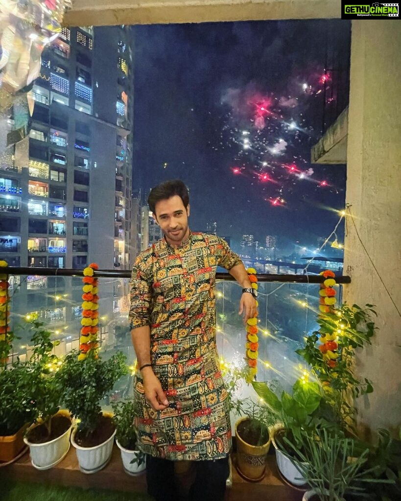 Karan Sharma Instagram - Diwali night fun 🤩- Happy Diwali guys 🪔🤗❤ ! #happydiwali #karansharma