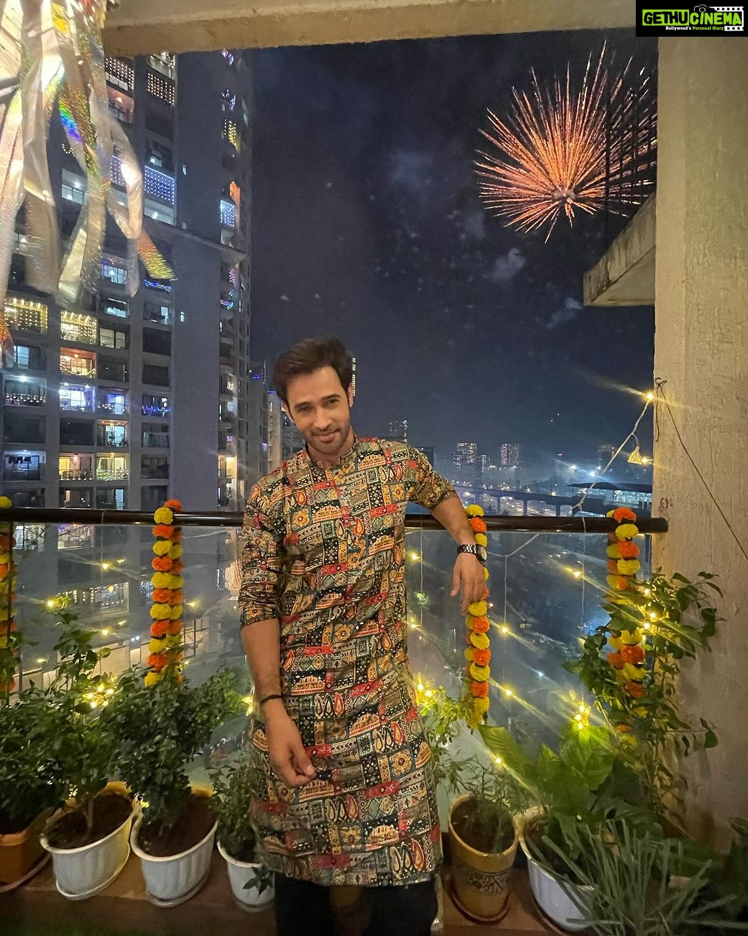 Karan Sharma Instagram - Diwali night fun 🤩- Happy Diwali guys 🪔🤗❤️ ! #happydiwali #karansharma