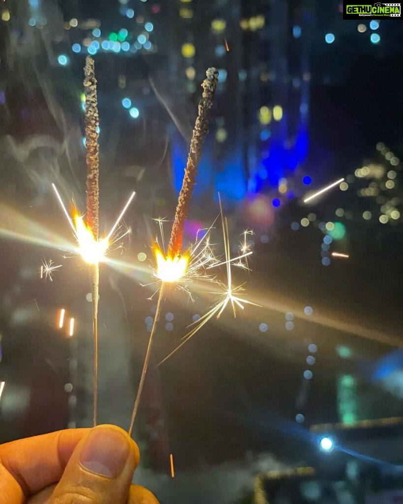 Karan Sharma Instagram - Diwali night fun 🤩- Happy Diwali guys 🪔🤗❤ ! #happydiwali #karansharma