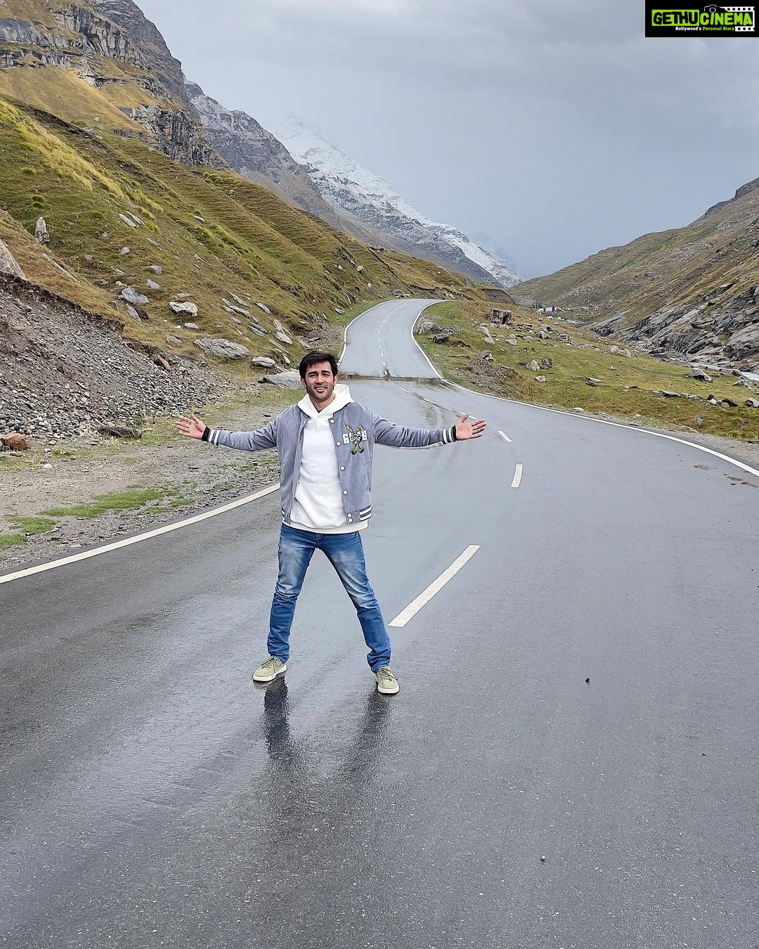 Karan Sharma Instagram - Raston ki parwah karunga to manzil bura manjayegi. … #karansharma 😎 Manzil