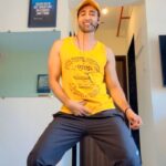 Karan Sharma Instagram - Koi puche to batana ki HUM aye hai 😎 #newtrend #newsong #newsteps #karansharma #ganpath #tigershroff #kritisanon #humayehai