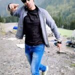 Karan Sharma Instagram - Manali weather n this song❤️❤️ . . #karansharma #trending
