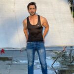 Karan Sharma Instagram - Playing with sunlight 😎.. before sun set on the set #merachand #musicvideo #comingsoon …. On 31st Oct !