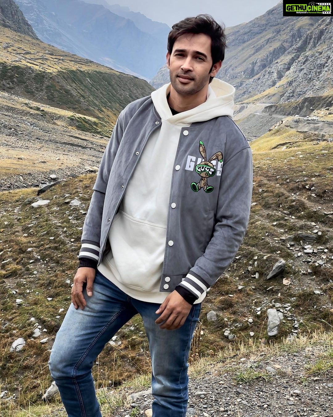 Karan Sharma Instagram - Raston ki parwah karunga to manzil bura manjayegi. … #karansharma 😎 Manzil