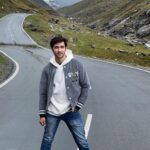 Karan Sharma Instagram – Raston ki parwah karunga to manzil bura manjayegi. … #karansharma 😎 Manzil