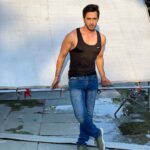 Karan Sharma Instagram - Playing with sunlight 😎.. before sun set on the set #merachand #musicvideo #comingsoon …. On 31st Oct !