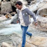 Karan Sharma Instagram - Walking on the mountains ⛰️ is not easy .. Gir bhi sakte ho baba 😄😬 ! #manalidiaries . . . #manali #fun #friends #karansharma . .