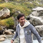 Karan Sharma Instagram - Walking on the mountains ⛰️ is not easy .. Gir bhi sakte ho baba 😄😬 ! #manalidiaries . . . #manali #fun #friends #karansharma . .
