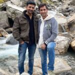 Karan Sharma Instagram - Walking on the mountains ⛰️ is not easy .. Gir bhi sakte ho baba 😄😬 ! #manalidiaries . . . #manali #fun #friends #karansharma . .