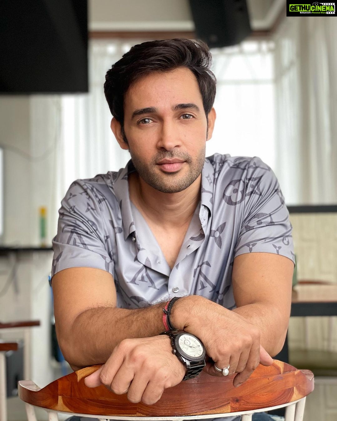 Karan Sharma Instagram - β€οΈ thank you so much everyone πβ¦ now we are a family of 500k on Instagram π .. lots of love to all of you β€οΈπ€π #fanlove .#instagram . #karansharma #mensstyle #mensfashion #attitude