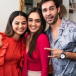 Karan Sharma Instagram - Now you guys decide who is the winner 😜😀 ... all paintings in single frame 😎 ! . . #painting #fun #karansharma