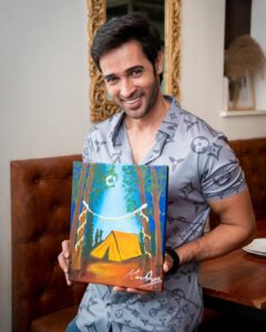 Karan Sharma Instagram - Now you guys decide who is the winner 😜😀 ... all paintings in single frame 😎 ! . . #painting #fun #karansharma