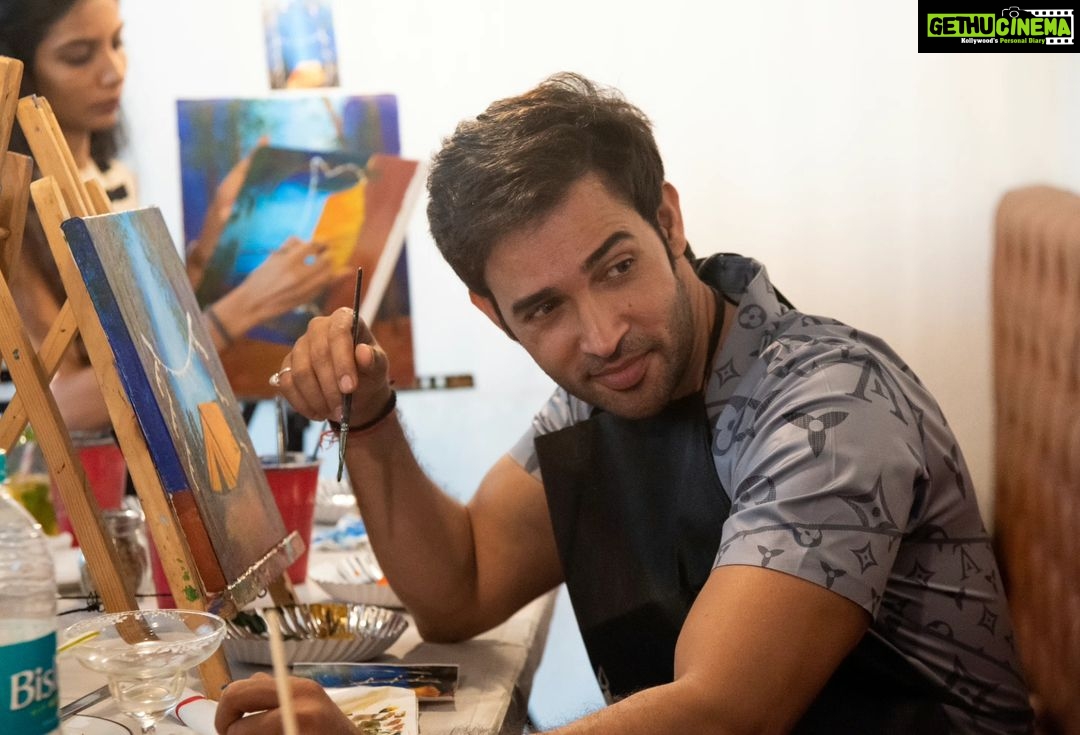 Karan Sharma Instagram - Some memorable moments from painting fun yesterday , which was the surprise for our dear Tanya @tanyasharma27 ... As me n @hellyshahofficial will be missing her birthday celebration.. so chota sa surprise to Banta hai 😉😀!