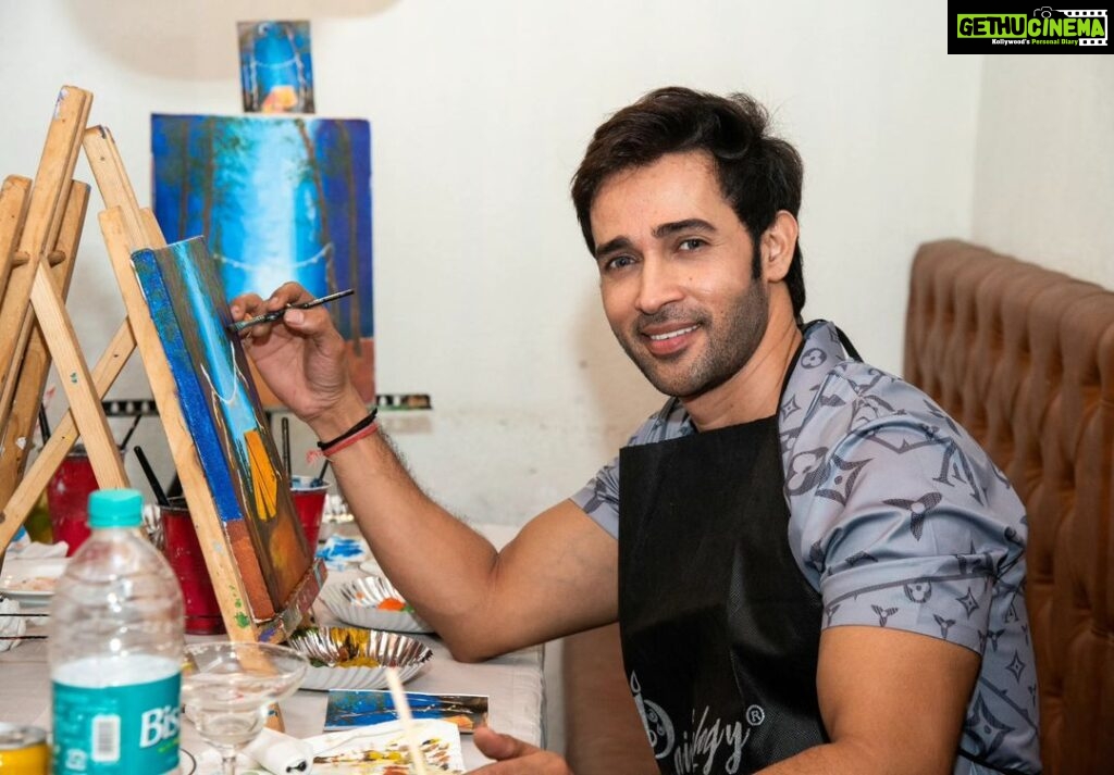 Karan Sharma Instagram - Some memorable moments from painting fun yesterday , which was the surprise for our dear Tanya @tanyasharma27 ... As me n @hellyshahofficial will be missing her birthday celebration.. so chota sa surprise to Banta hai 😉😀!