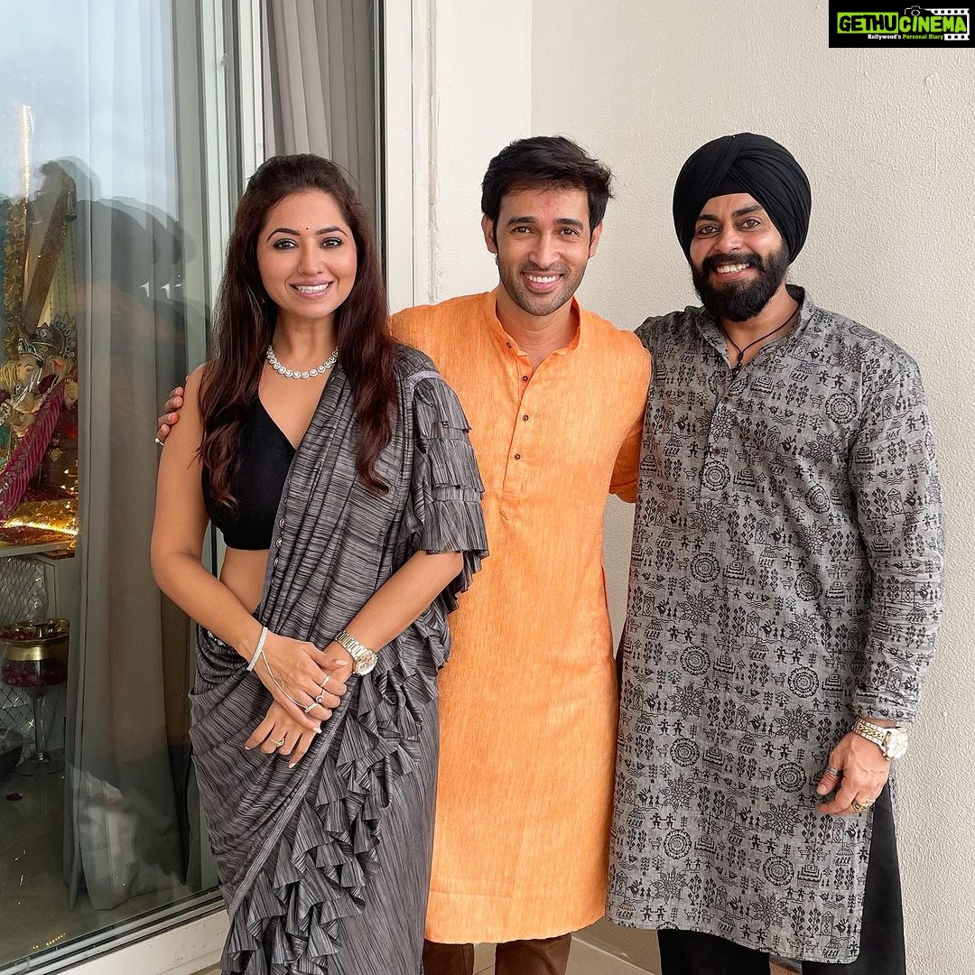 Karan Sharma Instagram - Had great Darshan of Bappa at your new house sir @soorajthapar @diptisthapar .. May Bappa Bless you with lots of happiness and success! π€πβ€οΈ ! - . kuch purane dost bhi mil gaye ππ ! @i_ashisinghh @sharainkhanduja_official @ridtiwari