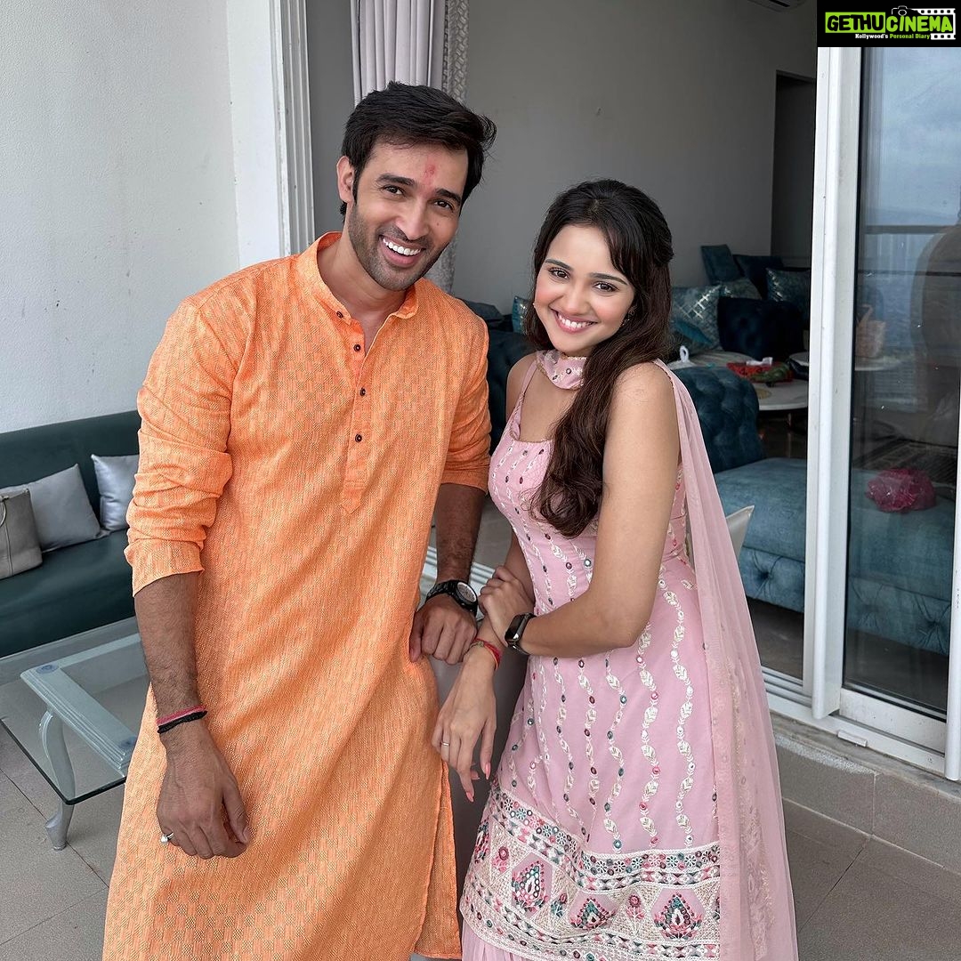 Karan Sharma Instagram - Had great Darshan of Bappa at your new house sir @soorajthapar @diptisthapar .. May Bappa Bless you with lots of happiness and success! π€πβ€οΈ ! - . kuch purane dost bhi mil gaye ππ ! @i_ashisinghh @sharainkhanduja_official @ridtiwari