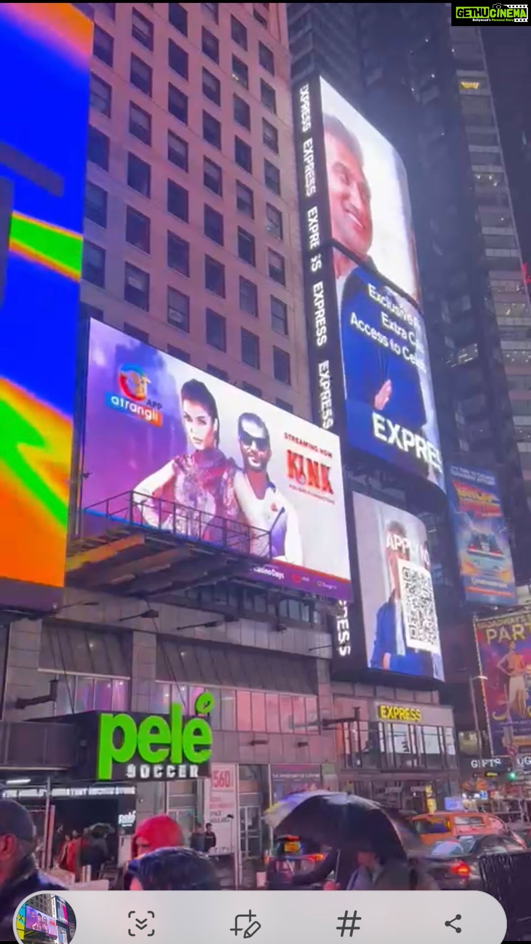 Karanvir Bohra Instagram - Look mama we’re on #timessquare @divyaagarwal_official #kink @atrangiitvandapp @niveditabasu I got so many calls from my friends n family in Newyork … suchsterrific feeling… thank you @niveditabasu for this.