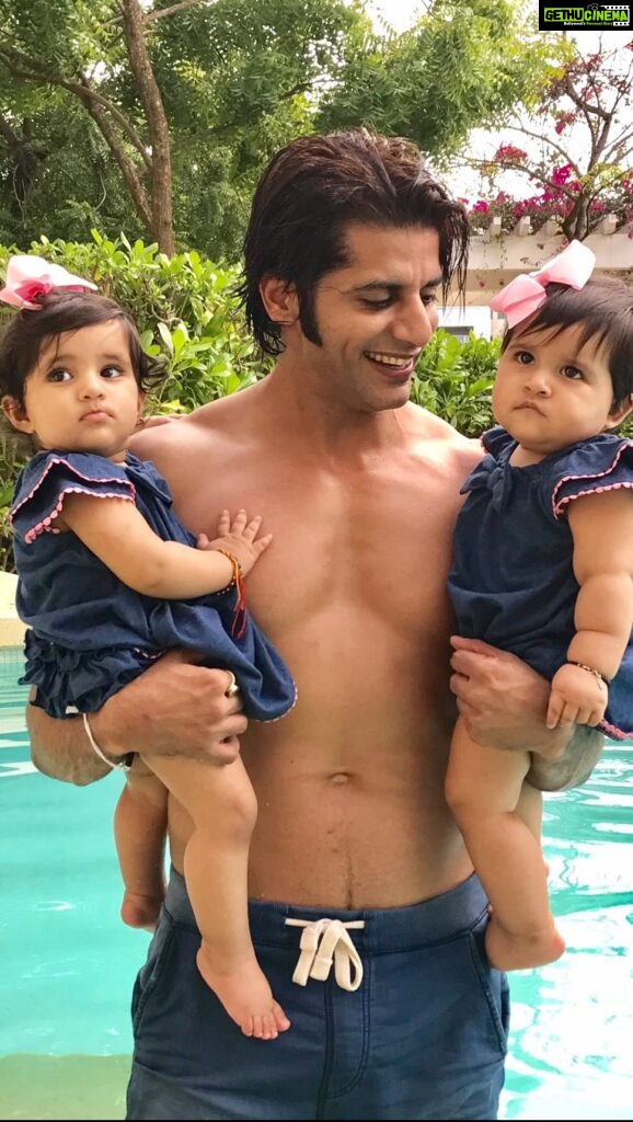 Karanvir Bohra Instagram - HAPPY BIRTHDAY BELLA AND VIENNA My 2 are 7 years old @twinbabydiaries I love you girls. The smile on your face is my secret purpose (which is not a secret anymore) my only purpose… daddy lives for you all 3 ♥️