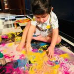 Kareena Kapoor Instagram - Aiyoooo when the family decides to do Rangoli…or Holi…no idea …but what matters is we had fun…❤️💥💥 #Let the festivities begin#love and laughter to everyone 🌈❤️