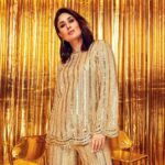 Kareena Kapoor Instagram - I love my Sindhi genes ❤️💥💥💥 Plus it’s the season so why not …⭐️⭐️⭐️💥 In my forever favourite @manishmalhotra05 For the most spectacular night at the Jio World Plaza Thank you @_iiishmagish and @jioworldplaza 😍😍😍⭐️⭐️⭐️ #NewOrderOfStyle #MumbaiAtThePlaza #JioWorldPlaza
