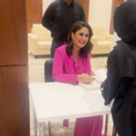 Kareena Kapoor Instagram – Sharjah International Book Fair, what an honour to be there! 
Thank you for having me 🩷
@sharjahbookauthority 

#SIBF23