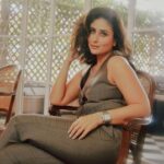Kareena Kapoor Instagram - I’m eating a chocolate brownie tonite …what about you? ⭐️❤️💥
