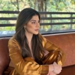Karishma Kotak Instagram – One week 
Five cities 
You figure which ?♾️